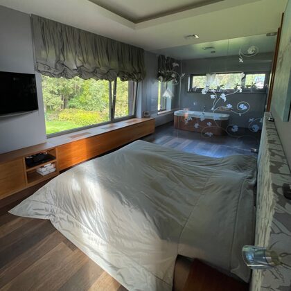 GALVENĀ GUĻAMISTABA