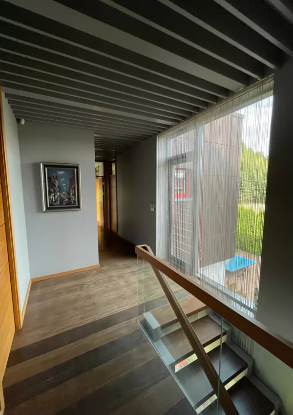 2 FLOOR HALL